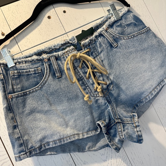 New! Tie Jean Shorts Size 8 - Picture 2 of 3